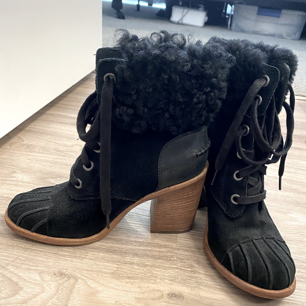 ❤️Uggs heeled boots!! ❤️